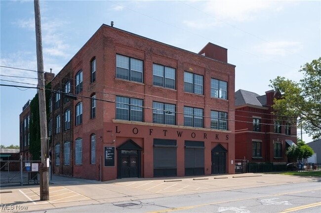 Building Photo - 1667 E 40th St