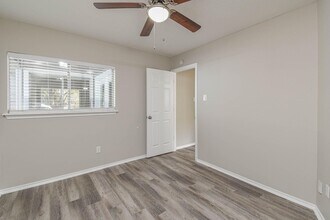 Building Photo - 13126 Townwood Dr