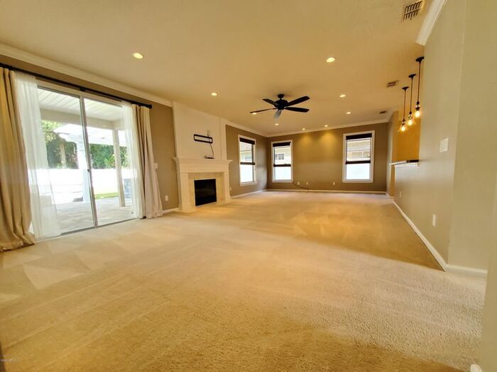 Foto del edificio - 2135 Thorn Hollow Ct