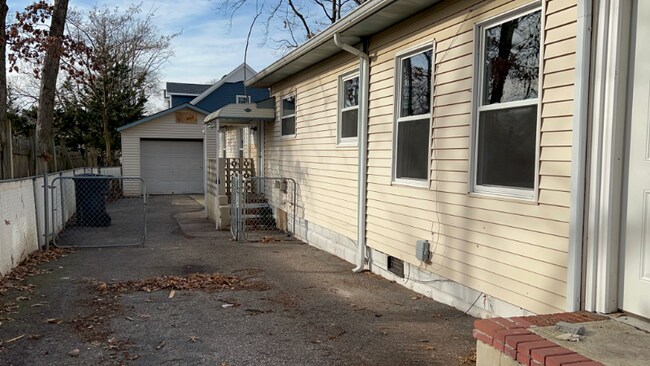 Building Photo - 12 Bash Rd