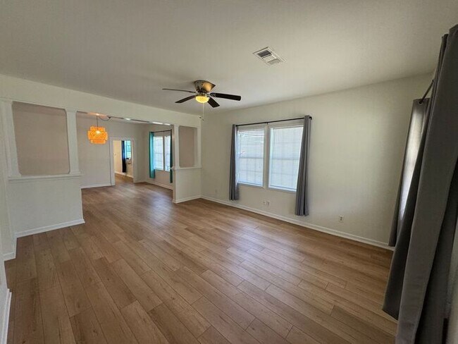 Foto del edificio - Downtown - Pensacola - 3 bedroom, 2 bathroom