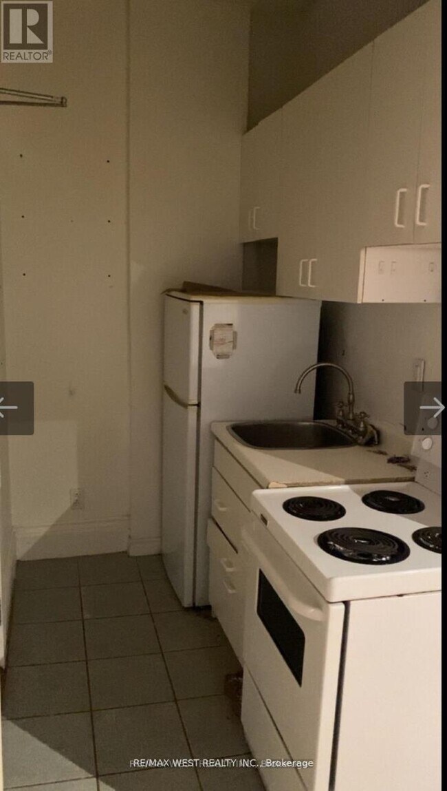 Photo du bâtiment - 730 Logan Ave