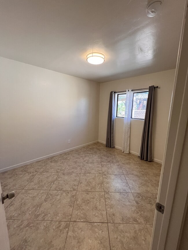 Foto del edificio - 1571 S Marmora Ave