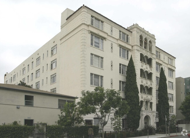 Building Photo - La Leyenda Apartments