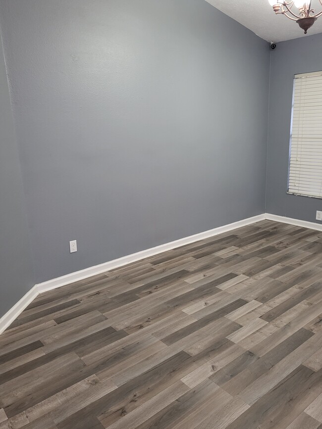 Building Photo - 2219 Groveland Dr