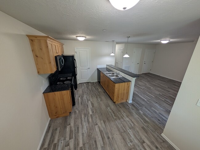 Building Photo - 1352 S Edgewater Cir