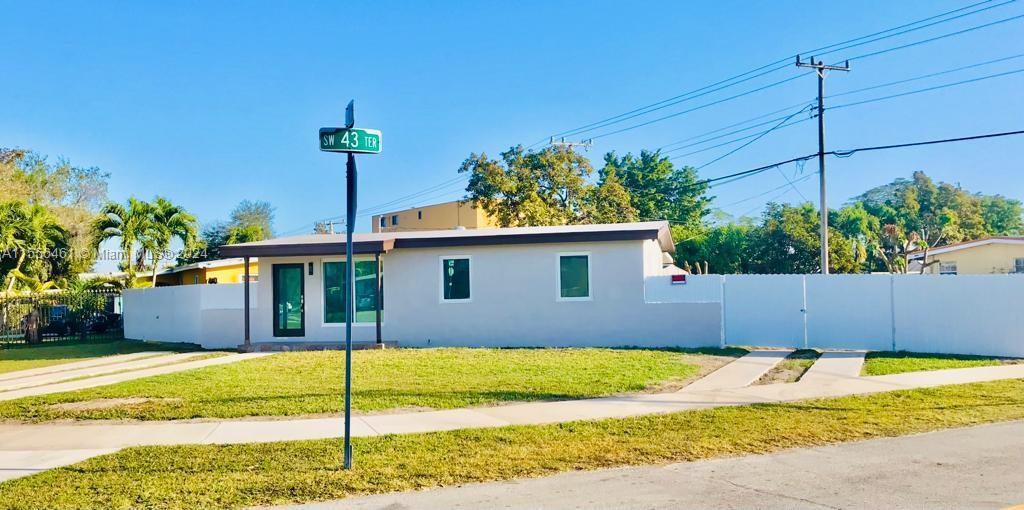 Primary Photo - 4321 SW 112th Ave