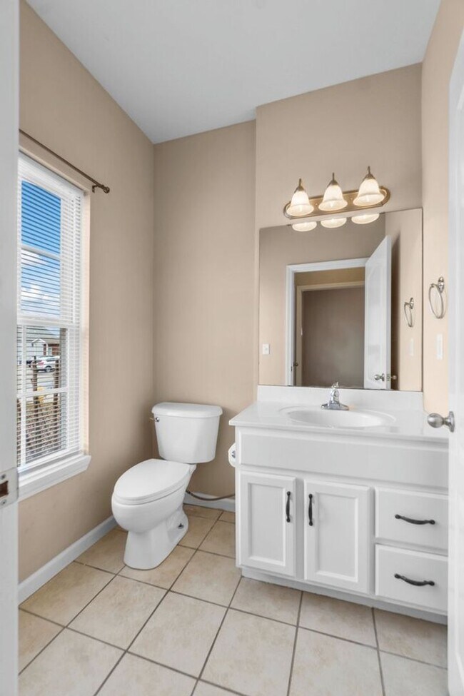 Building Photo - 2862 Larkspur Ct