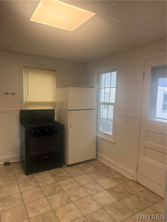 Building Photo - 60 W Hazeltine Ave