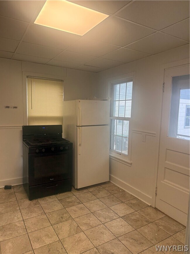 Foto del edificio - 60 W Hazeltine Ave