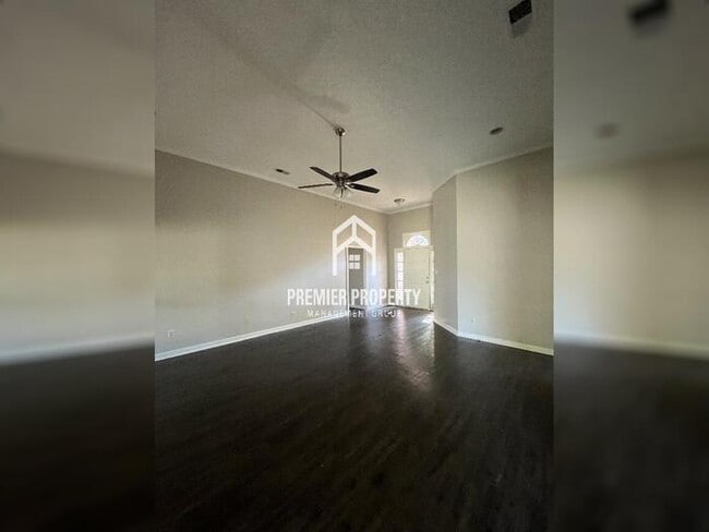 Building Photo - 8398 Wind River Cir N