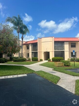 Building Photo - 2069 NE Collins Cir