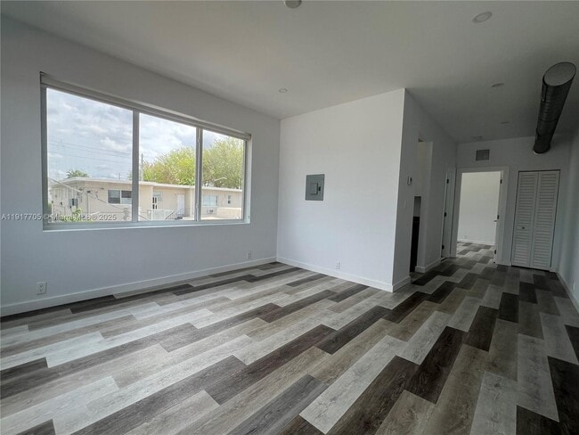 Building Photo - 1814 SW 22nd Ave