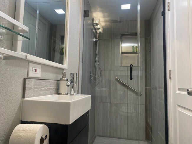 Foto del edificio - Charming 3BR Condo in Denver
