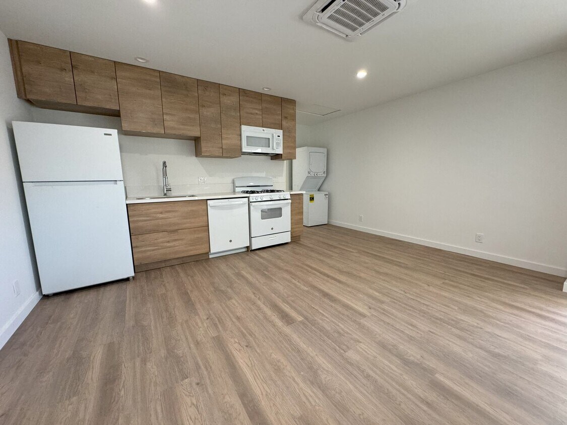 Building Photo - NewB SDS T 317-319