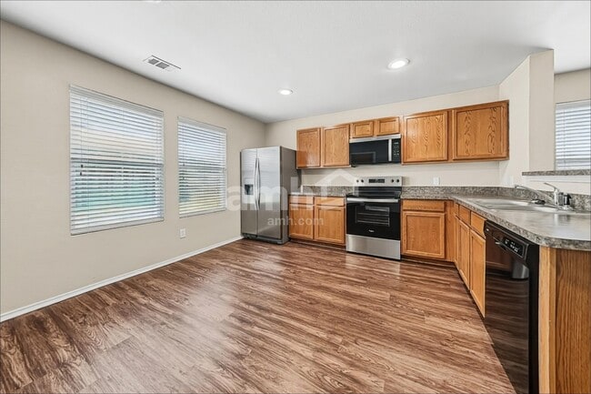 Building Photo - 301 Azalea Dr