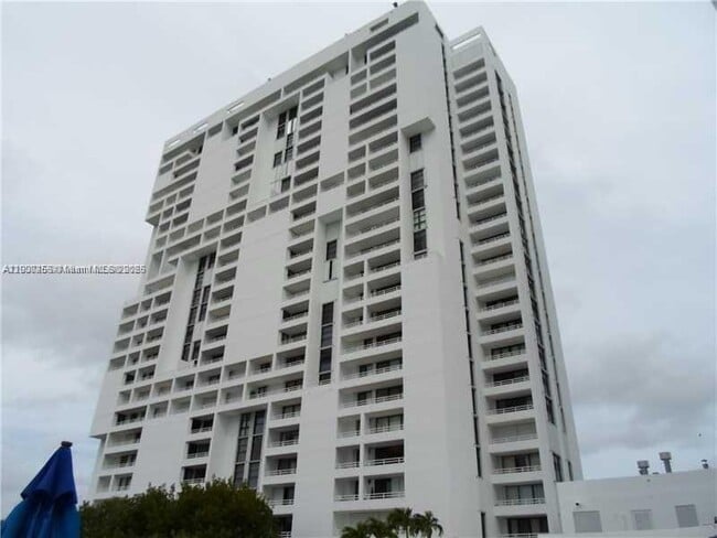 Building Photo - 20225 NE 34th Ct
