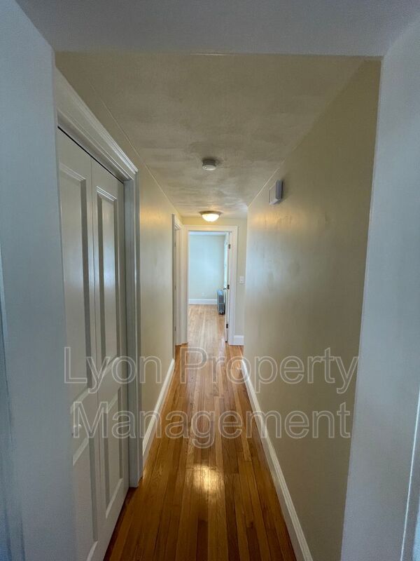 Building Photo - 16-18 Westly St