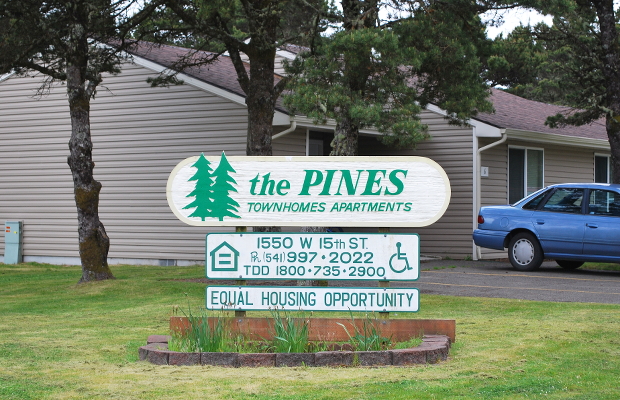 Foto del edificio - The Pines Apartments