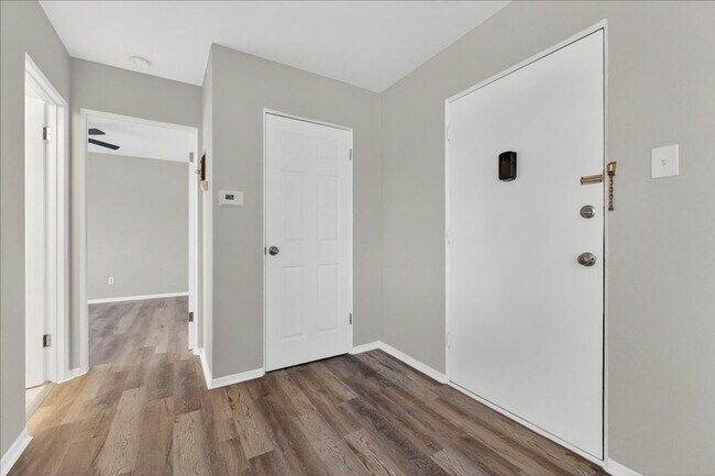 Building Photo - G-Unit