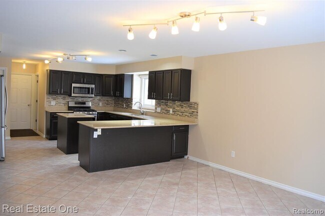 Foto del edificio - 5841 Ruby Dr