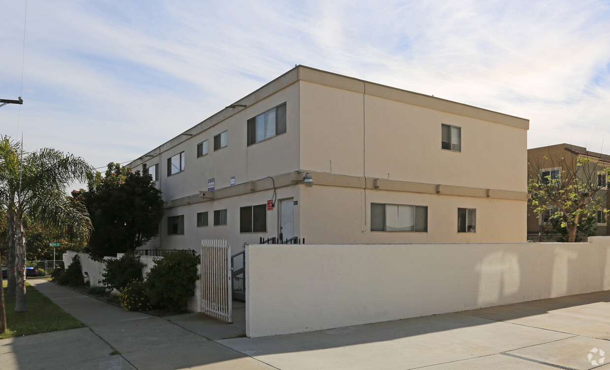 Building Photo - The James Apartments