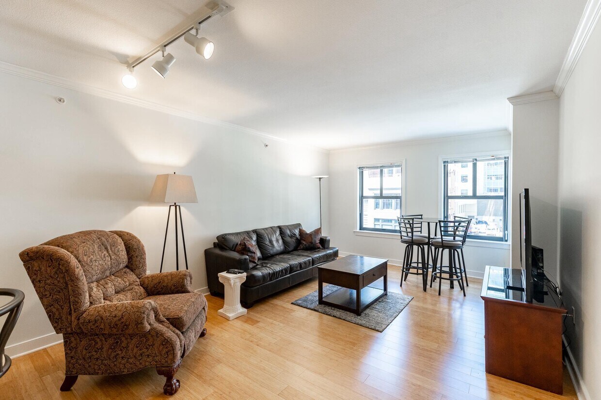 Foto principal - 616 E St NW