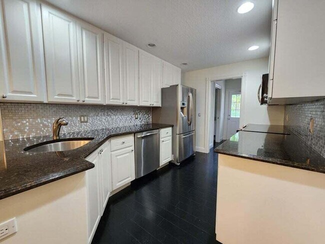 Building Photo - 3025 E Community Dr