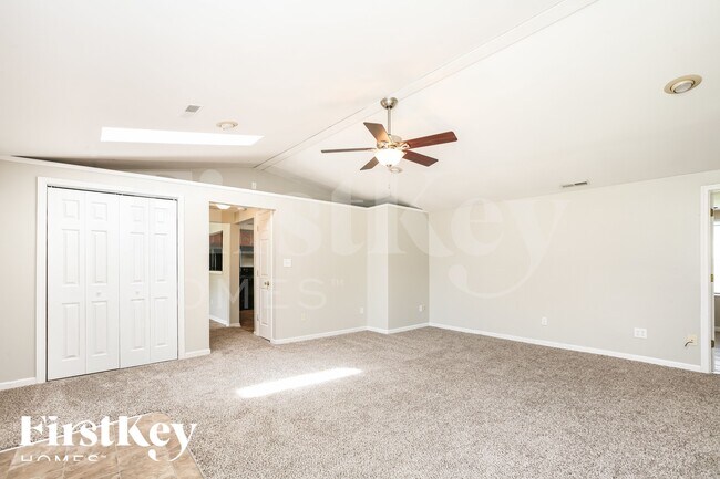 Foto del edificio - 3312 S Parker Ave