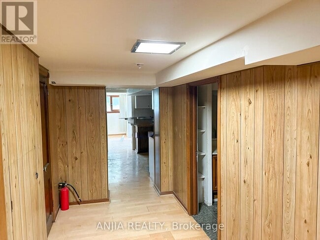 Building Photo - 74 Castle Hill Dr