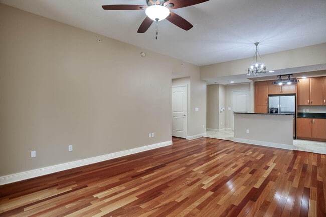 Building Photo - 701 S Olive Ave