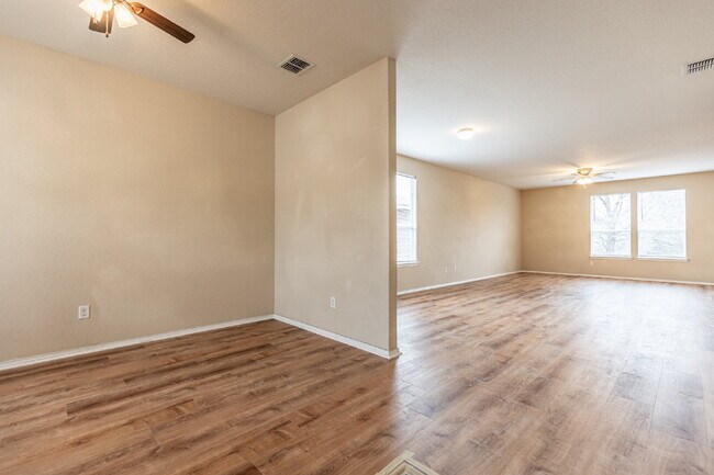 Foto del edificio - 24262 Invitation Oak