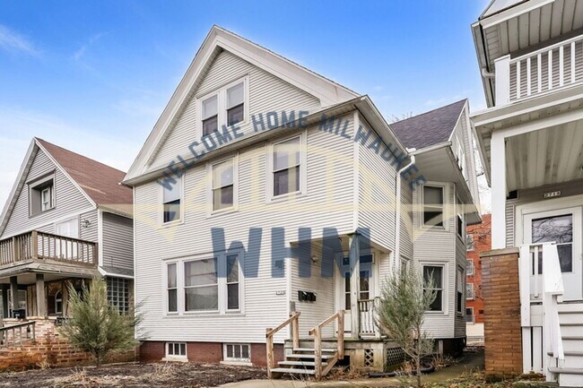 Foto del edificio - 2720 N Oakland Ave