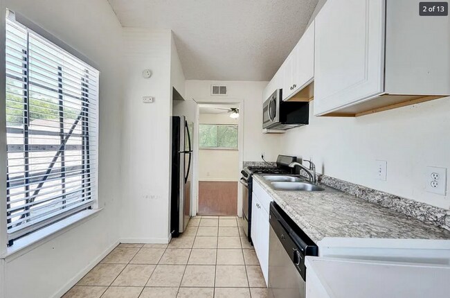 Foto del edificio - Beautiful West Campus 1x1 @ Westwood