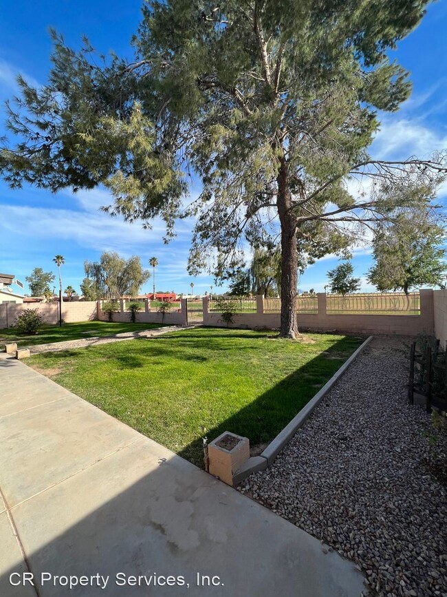 Building Photo - 3 br, 2 bath House - 1111 W Calle Tuberia