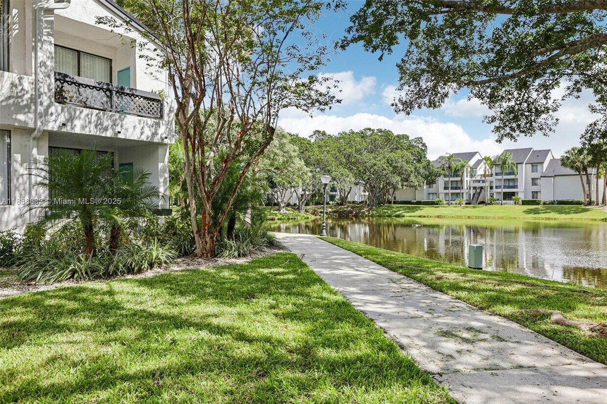 Foto principal - 4303 W Atlantic Blvd