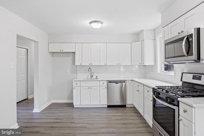 Building Photo - 2253 Linden Ave