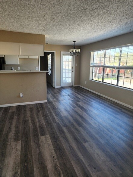Foto del edificio - 2750 Holly Hall St