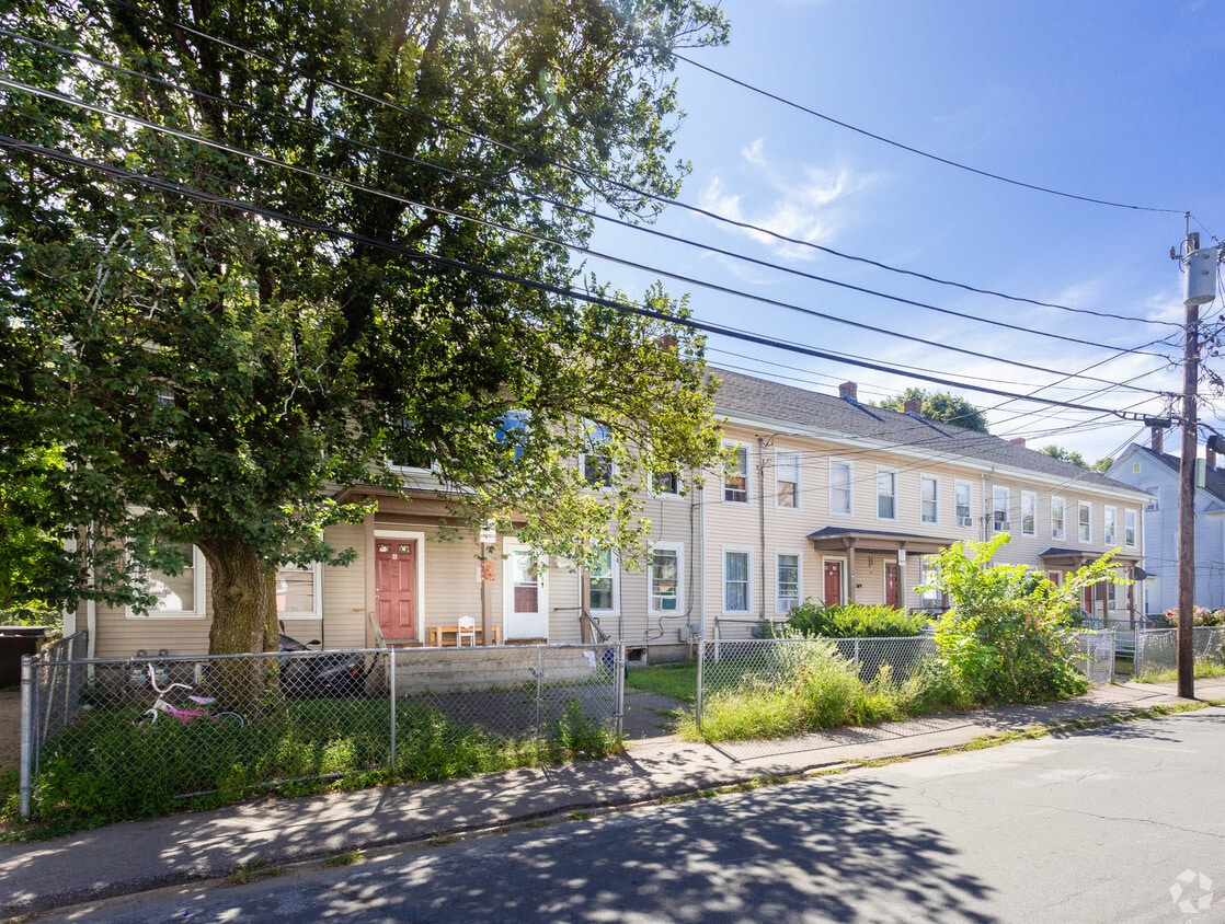 Building Photo - 46 Cedar St