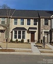 Building Photo - 1935 Fleetwood Dr