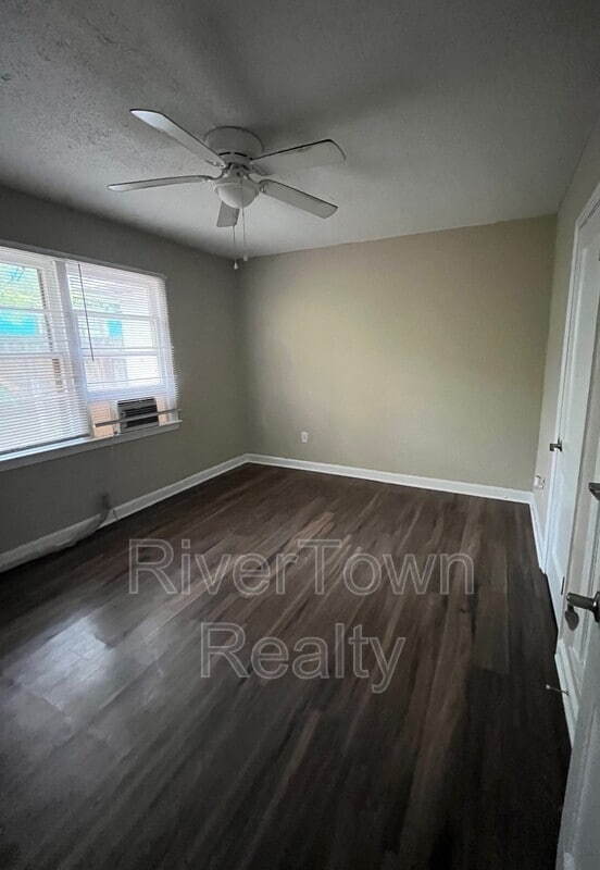 Building Photo - 3362 Rosamond Ave