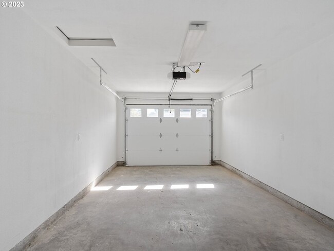 Building Photo - 600 Earl