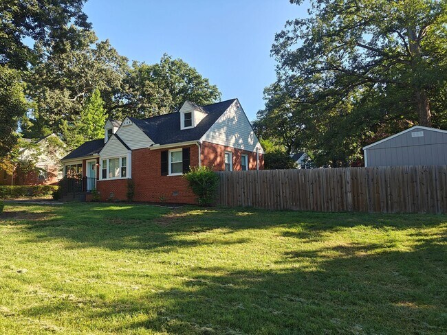 Foto del edificio - 3 bedroom home off of Parham Rd