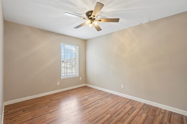 Foto del edificio - 6401 Skyline Dr