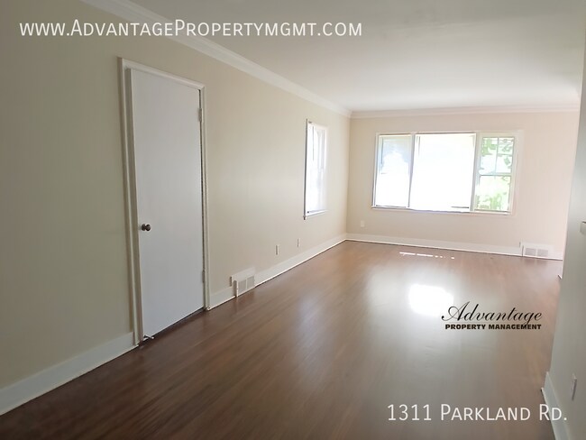 Foto del edificio - 1311 Parkland Rd