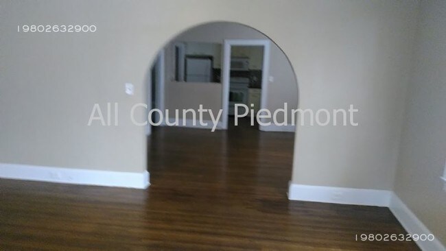 Building Photo - 412 Walnut Avenue