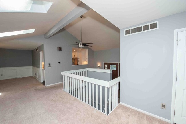 Building Photo - 973 Hollow Creek Dr