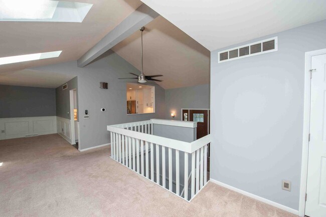 Foto del edificio - 973 Hollow Creek Dr
