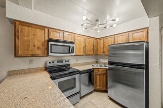 Building Photo - 55 N Cherry Ave