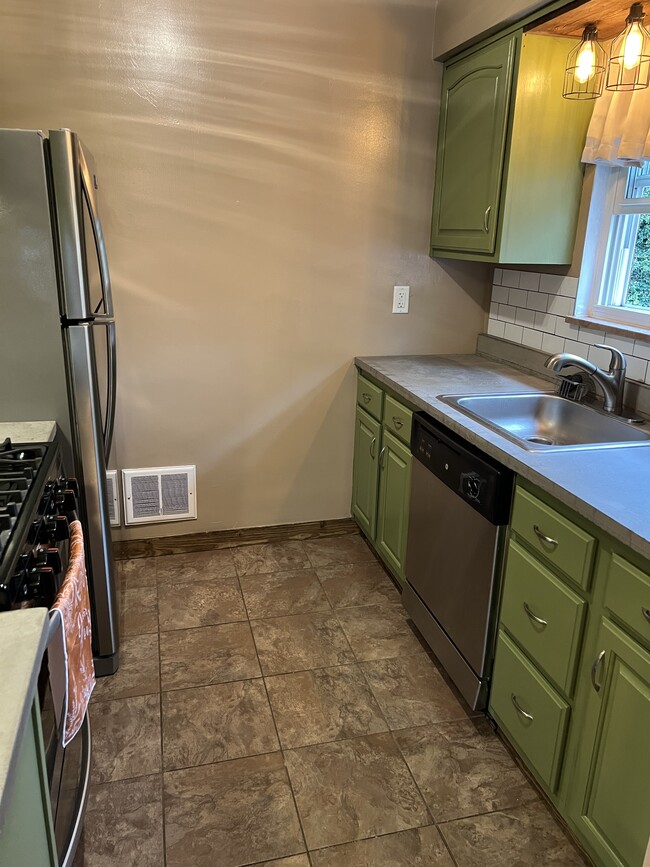 Building Photo - 7963 Lindisfarne Dr